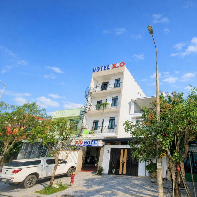 a building with a car parked in front of it at Tam Ky XO Hotel in Tam Kỳ