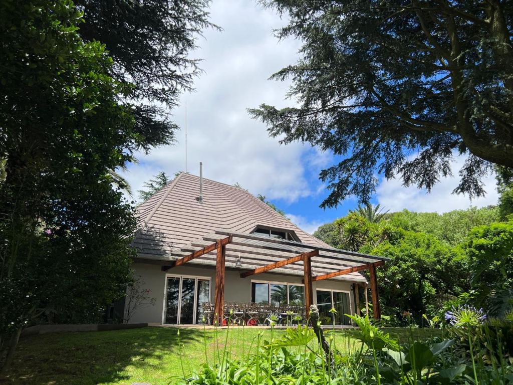 a house with a gambrel roof at Highveld Splendour Boutique Bed and Breakfast in Ermelo