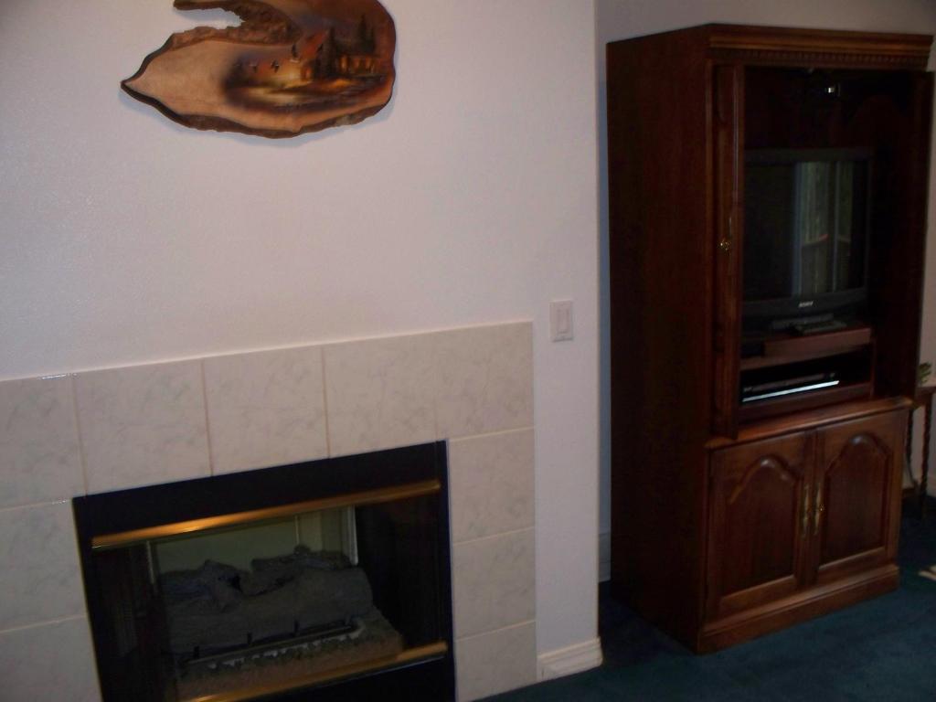 River Cove Elegant Waterfront Bed & Breakfast - King Suite