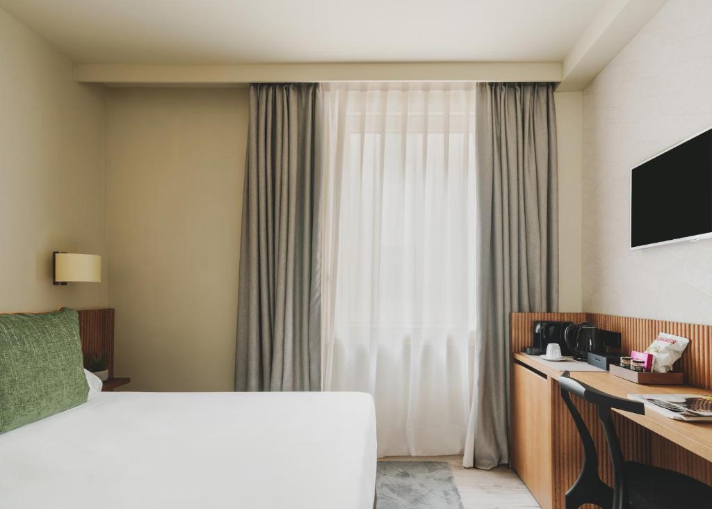 Catalonia Boulevard - 5