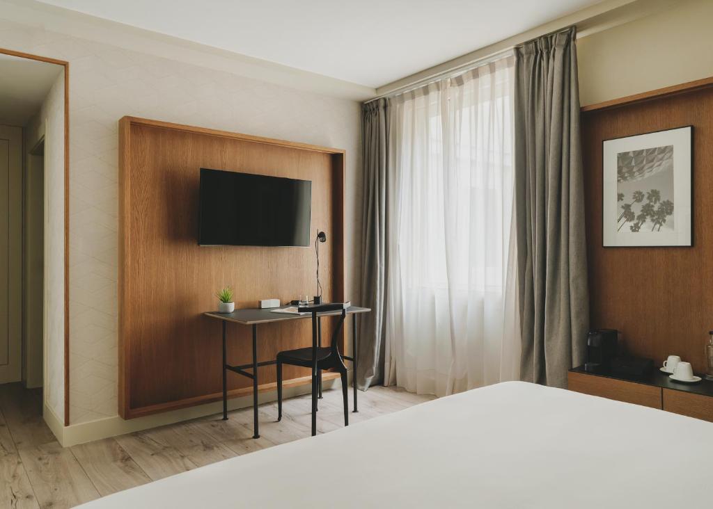 Catalonia Boulevard - 3