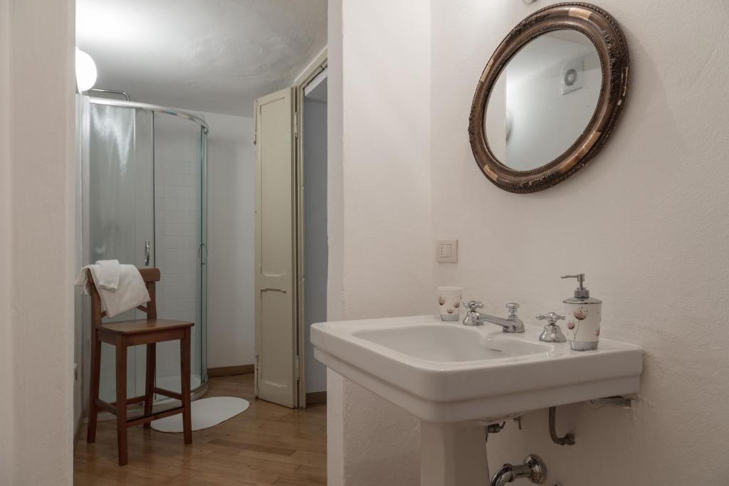 Villa del Cigno - Double Room With Shared Bathroom