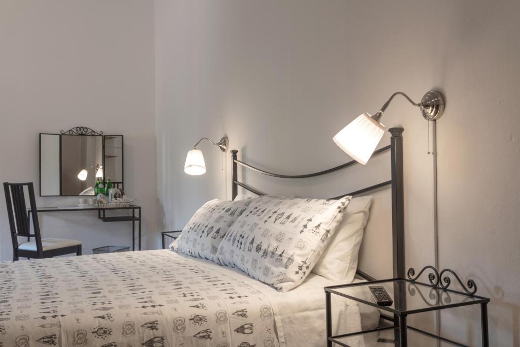 Villa del Cigno - Double Room With Shared Bathroom