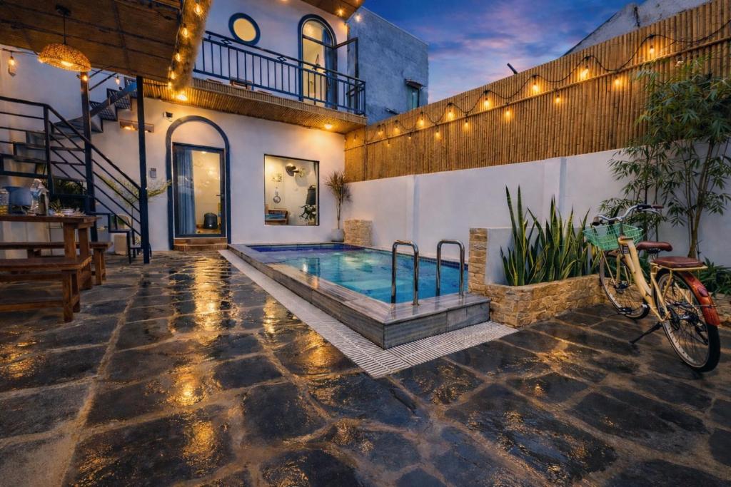 a swimming pool in the middle of a house at Doc Bien Homestay Mui Ne - Entire Home in Ấp Khánh Phước (1)