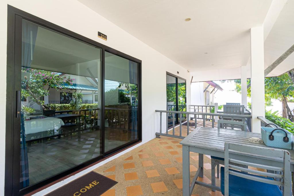 Three Trees Samui Resort - Sarocha Villa - 12