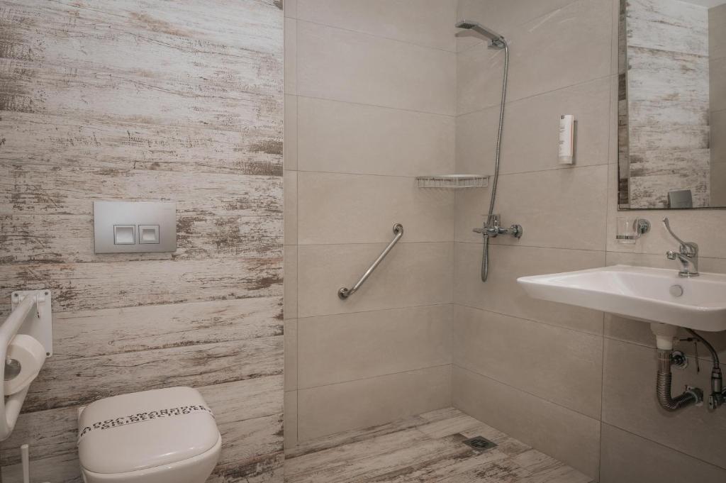 Elizabeth Queen Luxury Rooms - 10