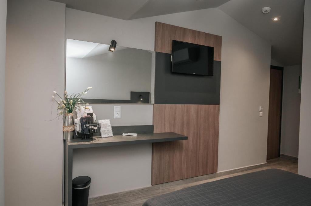 Elizabeth Queen Luxury Rooms - 14