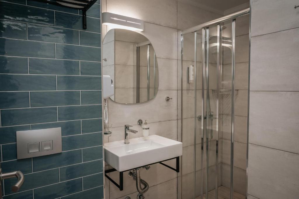 Elizabeth Queen Luxury Rooms - 3