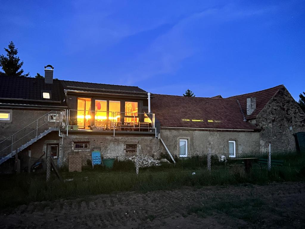 a house with a large window on the side of it at Ölschnitzer Loft in Lampertswalde