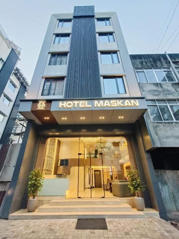 Tòa nhà nơi khách sạn tọa lạc