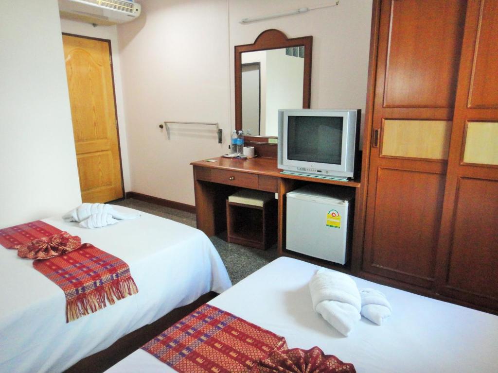 Postel nebo postele na pokoji v ubytování Thepparat Lodge Krabi