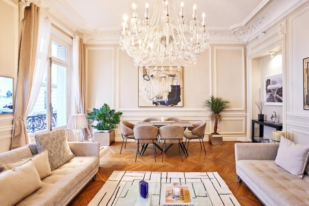 Chic Haussmann Apartment