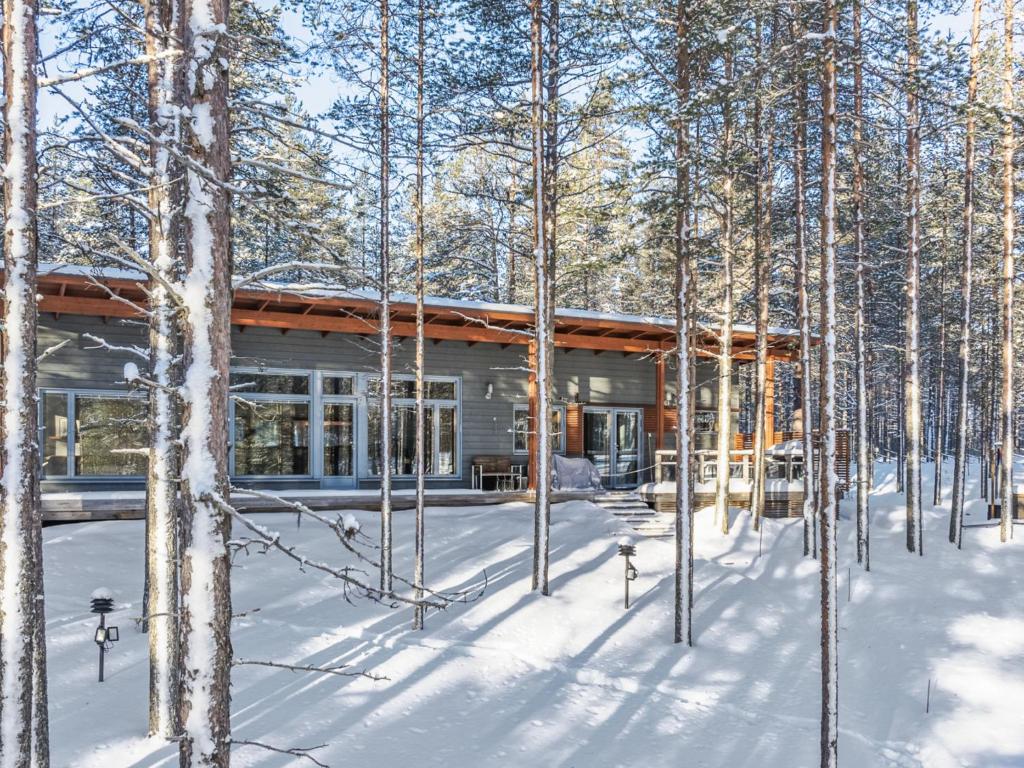 a house in the woods in the snow at Holiday Home Koukunmaja by Interhome in Kuusamo