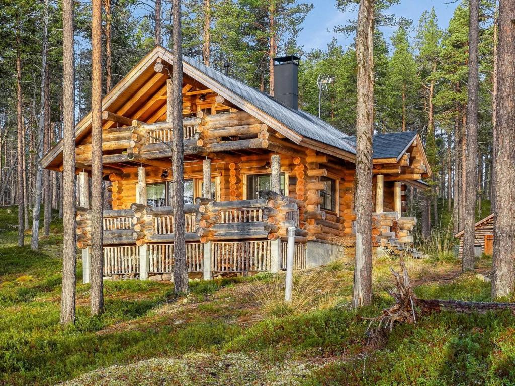 a log cabin in the woods with trees at Holiday Home Peurankuoppa by Interhome in Lemmenjoki