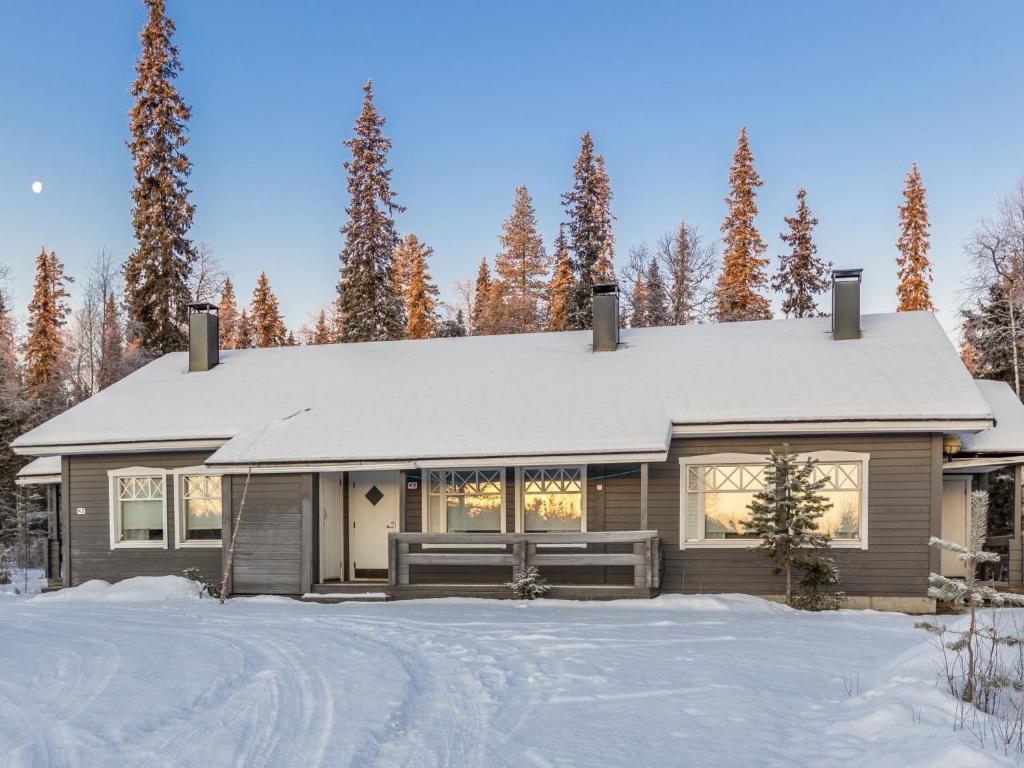 a house in the snow with trees in the background at Holiday Home Tunturinvieri k2 by Interhome in Ylläsjärvi