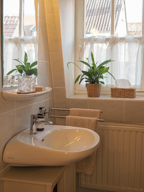 Der baeren - Historische Zimmer & Ferienwohnung, Mainbernheim - Habitación Doble Con Baño Privado