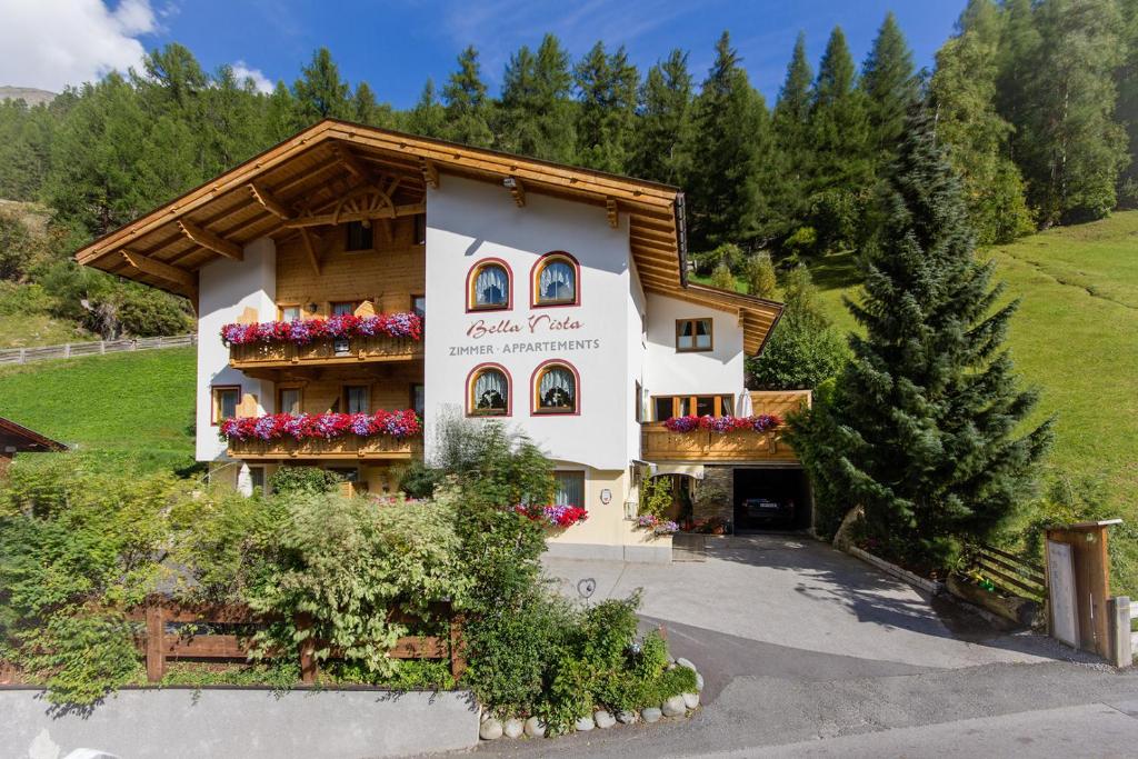 Budova, v ktorej sa apartmán nachádza