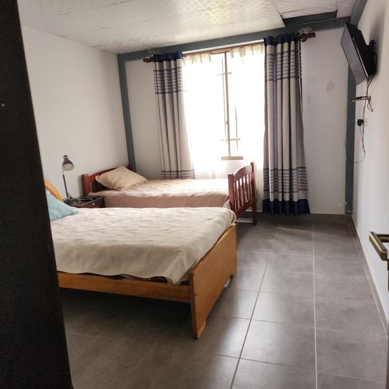 Giường trong phòng chung tại Hermoso Garzonier 2