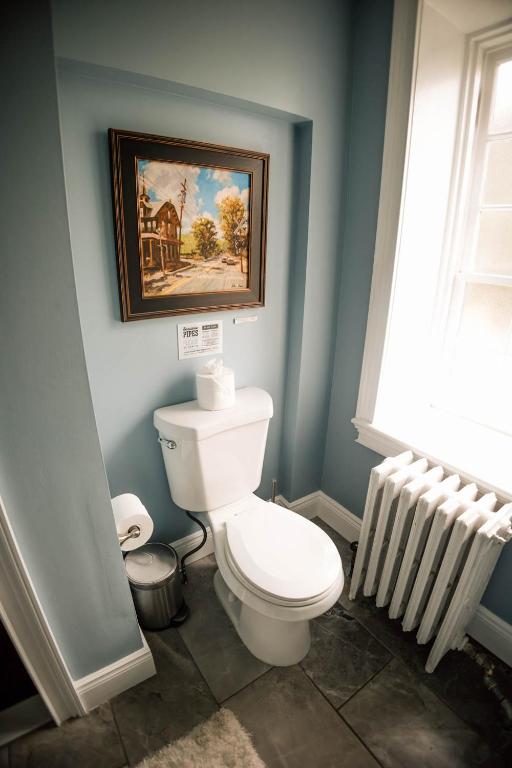 Chimney Hill Estate Inn - King Room