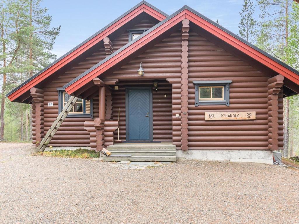 a log cabin with a blue door at Holiday Home Pyhäkolo by Interhome in Pyhätunturi