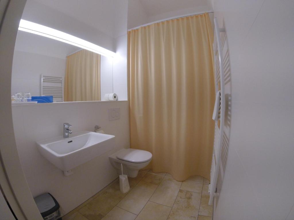 Koupelna v ubytování Hotel Aton