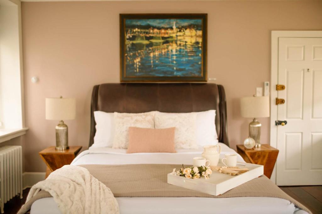 Chimney Hill Estate Inn - Deluxe Queen Room