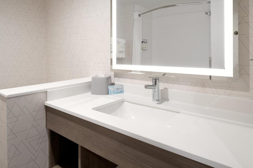 Holiday Inn Express & Suites Lathrop by IHG - Habitación Estándar Con Dos Camas Queen