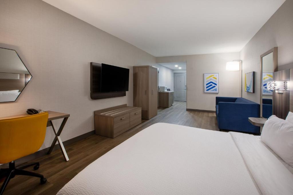 Holiday Inn Express & Suites Lathrop by IHG - Suite Mit Kingsize-Bett – Barrierefrei