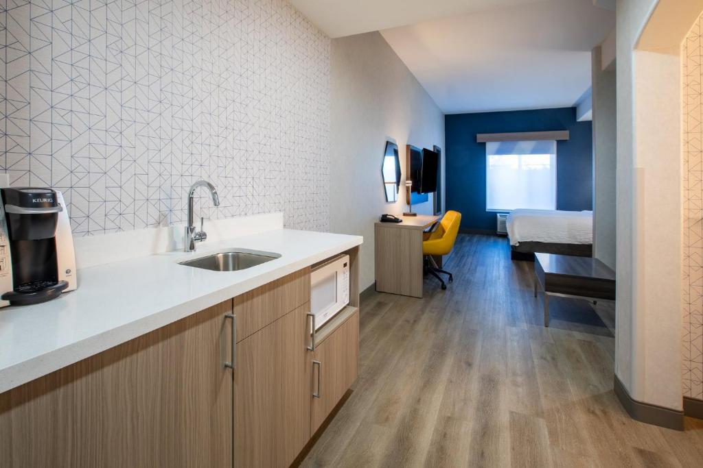 Holiday Inn Express & Suites Lathrop by IHG - Suite King Con Sofá Cama