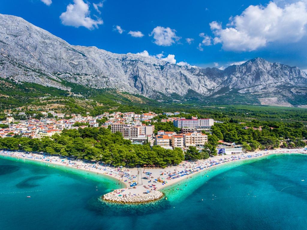 an aerial view of a beach in a resort at Hotel Horizont in Baška Voda