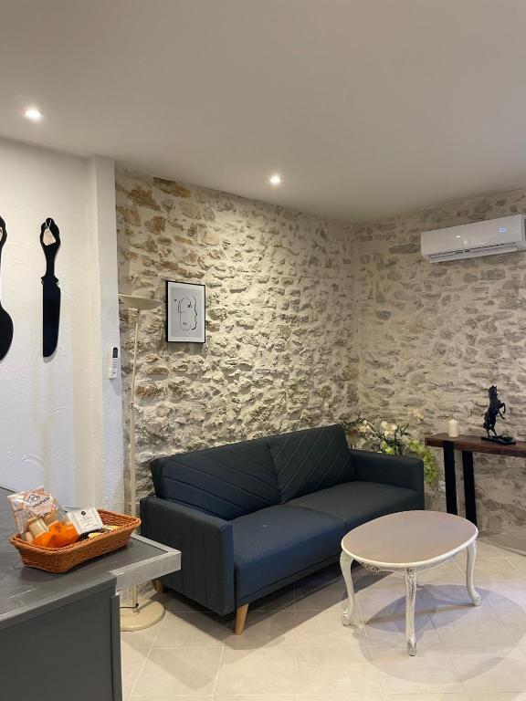 Apartment in L'Isle-sur-la-Sorgue with parking - Housity