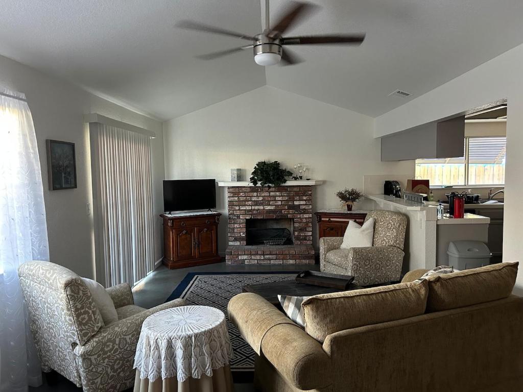 a living room with a couch and a fireplace at Turlocks Little Palace in Turlock