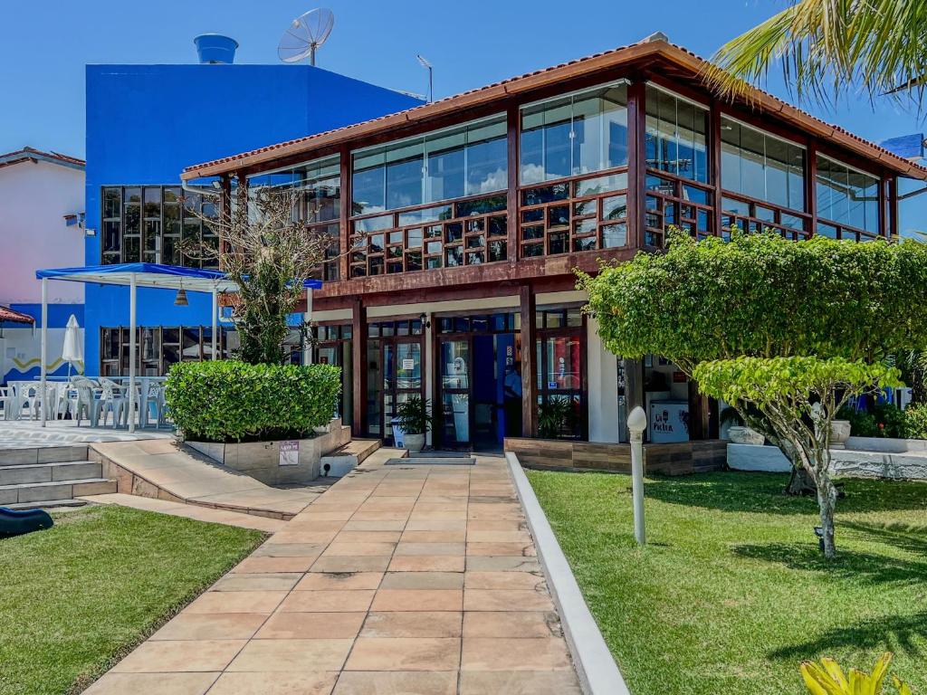 an office building with a pathway in front of it at Hotel Porto das Ancoras in Porto Seguro