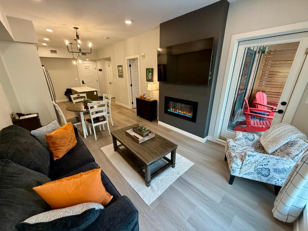 a living room with a couch and a fire place at Sparrowhawk Mountain Resort in Dead Man's Flats