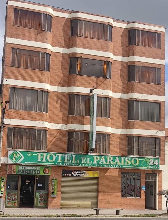 a building with a hotel el paraiso sign in front of it at Hotel El paraiso Funza in Funza