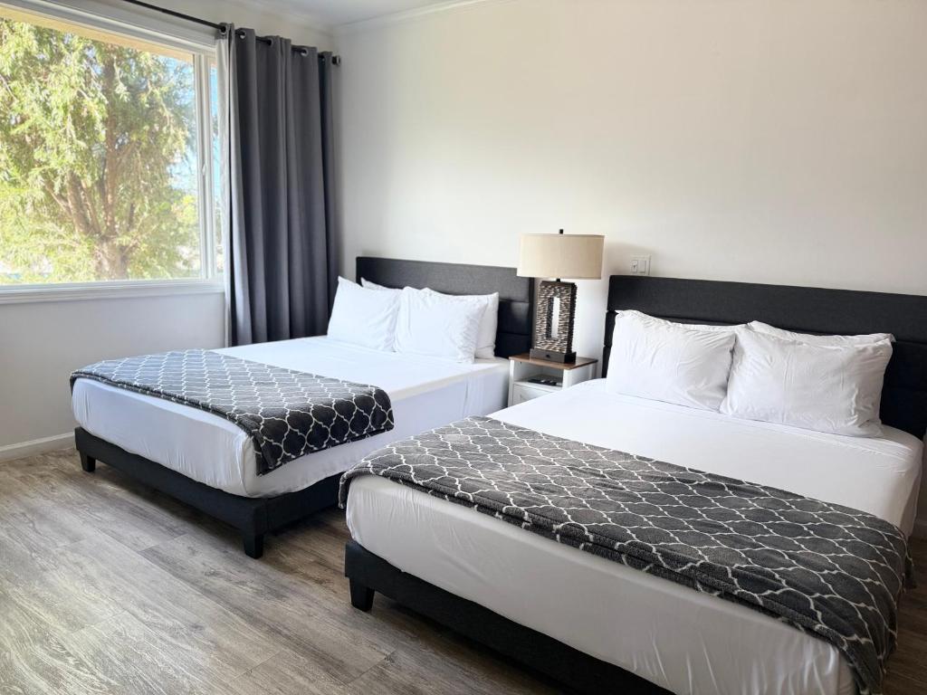 a hotel room with two beds and a window at Unit 9 Waena Inn Newly Renovated Maui Private Suite in Wailuku