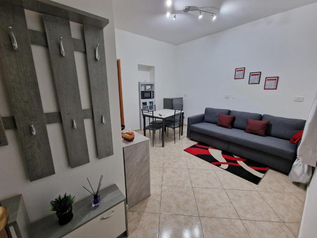 a living room with a couch and a table at Vicolo Stretto Guest House Centro storico in Vibo Valentia
