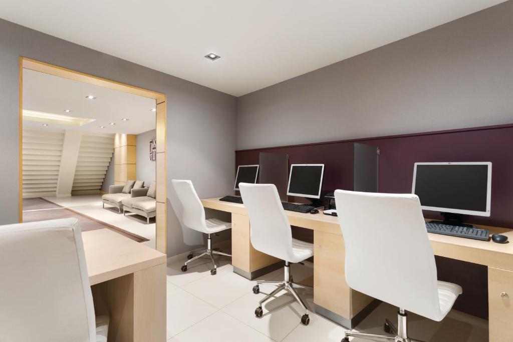 Hotel Ramada Pitesti - Resim 25