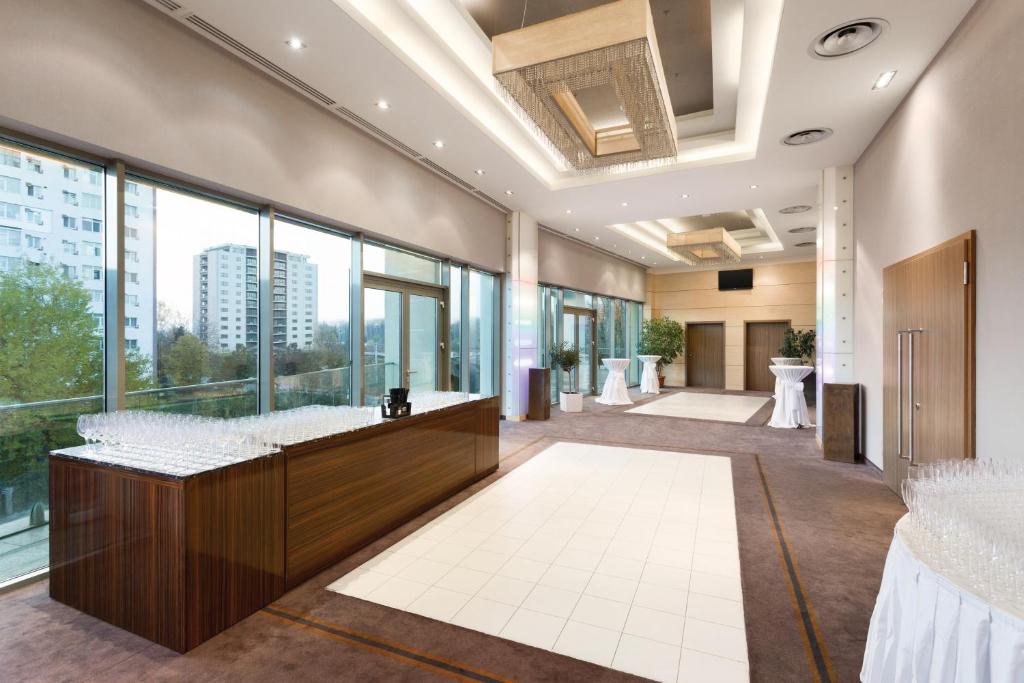 Hotel Ramada Pitesti - Resim 22