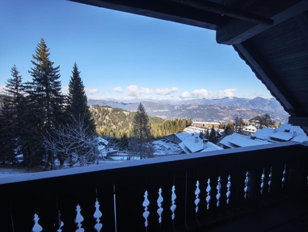 a view of the mountains from the balcony of a house at Nassfeld Sonnleitn by Semi in Hermagor
