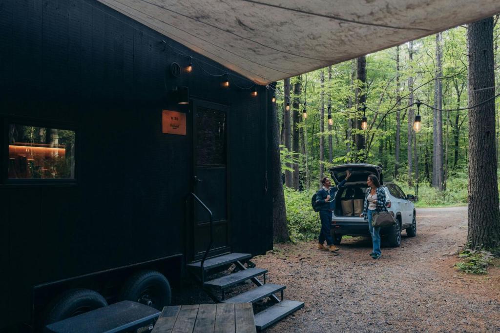 Postcard Cabins Machimoodus, Outdoor Collection by Marriott Bonvoy photo