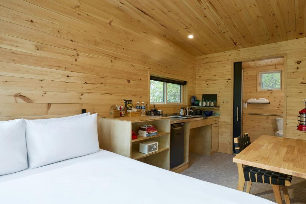 Postcard Cabins Lake Hartwell, Outdoor Collection by Marriott Bonvoy - Cabaña Con Cama Queen - Accesible