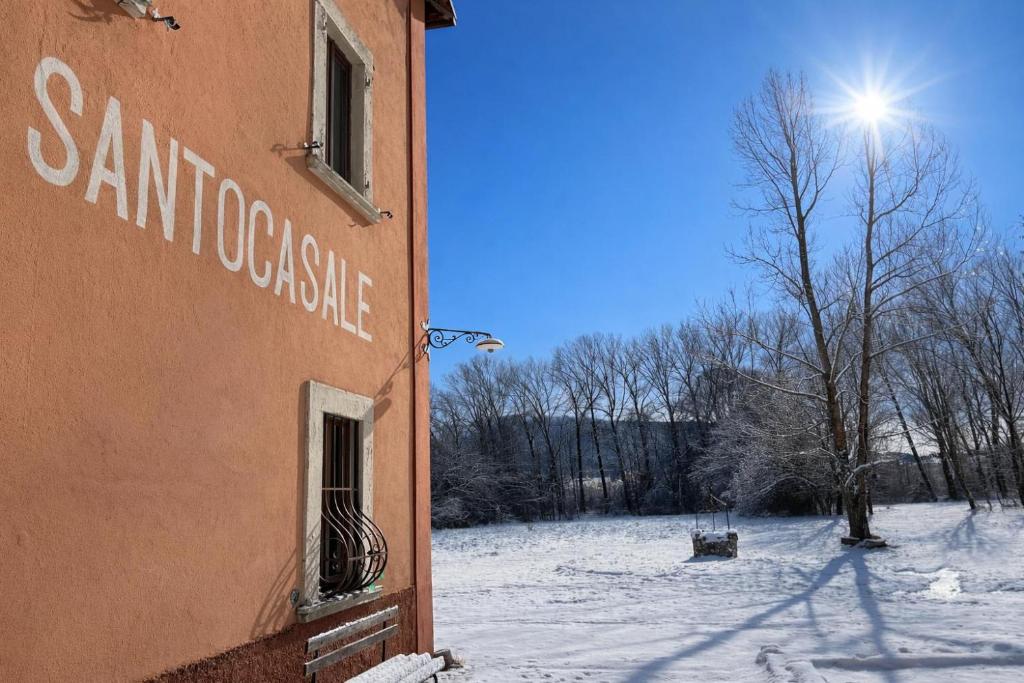 a sign on the side of a building in the snow at Santocasale in Rocca di Mezzo