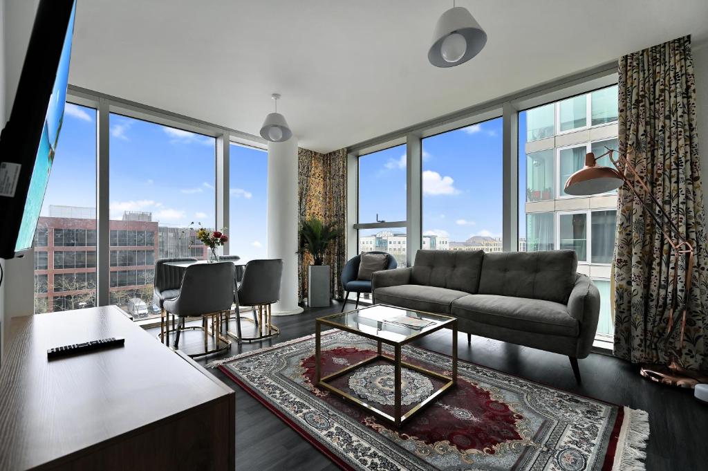 a living room with a couch and a table at Hub Retreat in Milton Keynes