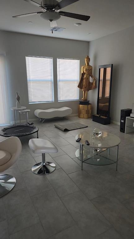 a room with tables and a statue of a woman at Furnished Private Room in Las Vegas
