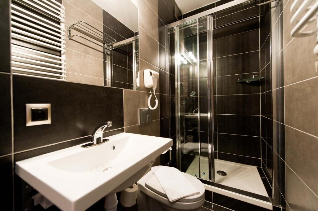 Koupelna v ubytování Cristal SPA