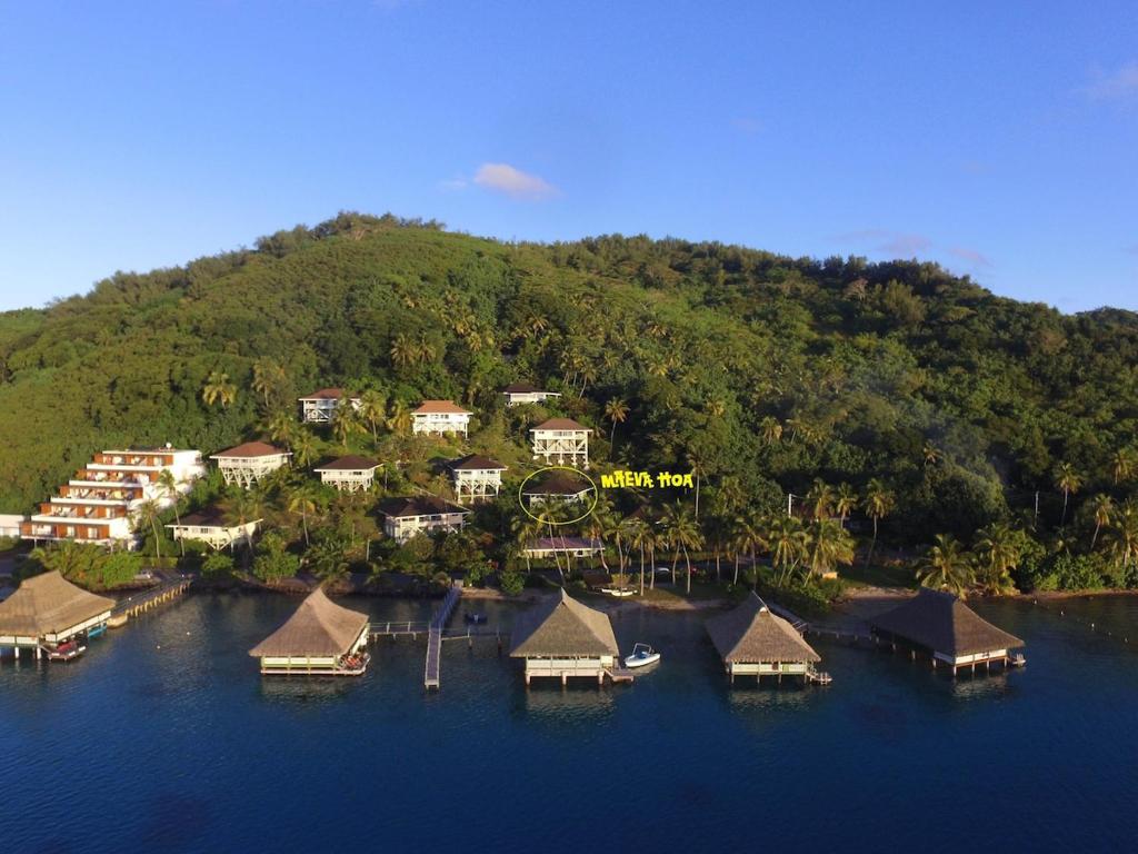 Curated visual reference: Maeva Hoa Bora Bora Luxury Lagoon View Mountainside Bungalow Bora Photo Inspiration
