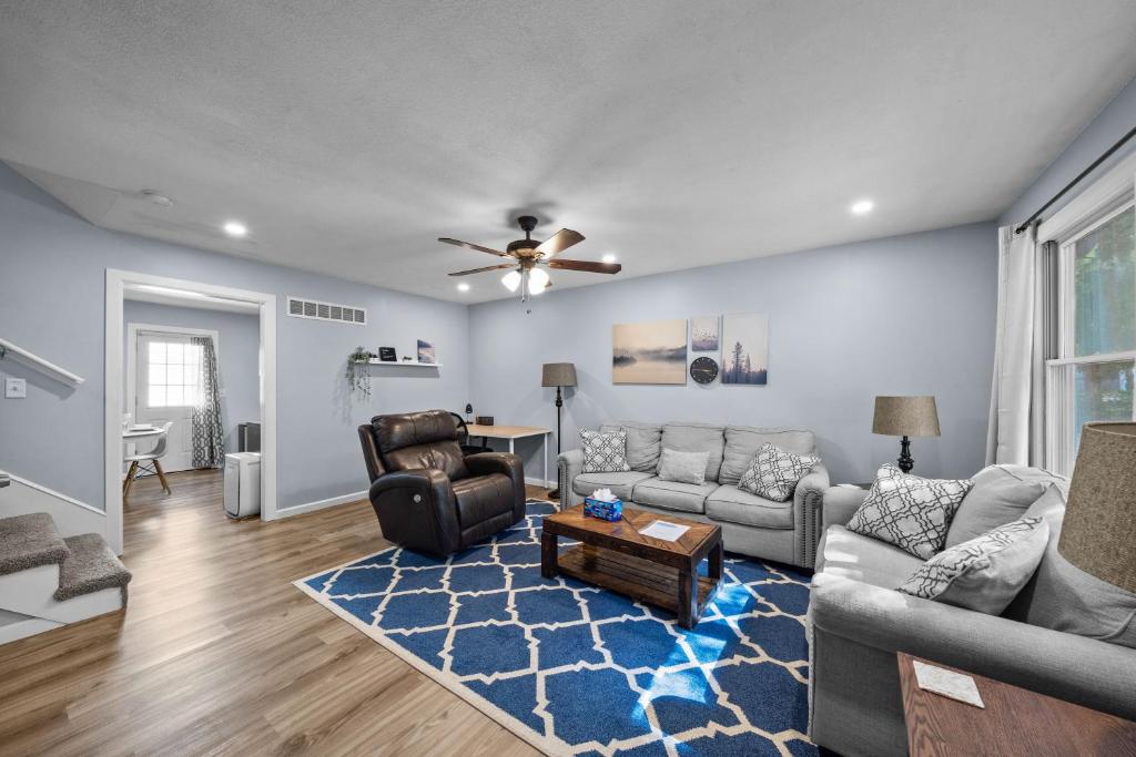 a living room with a couch and a table at New Spacious Renovated Townhouse in Spring Hill