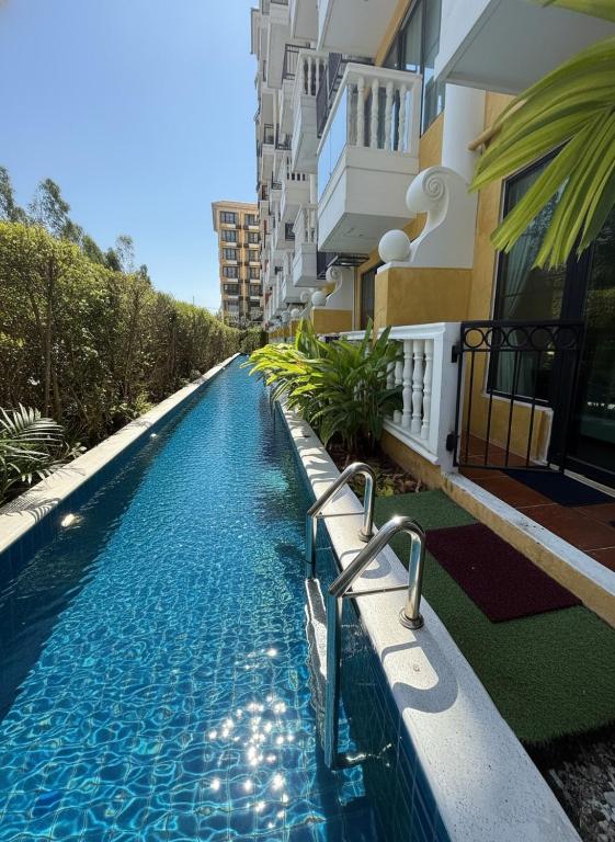 Gallery Detail: Direct Pool Access Venetian Resort Condo Jomtien Beach Pattaya
