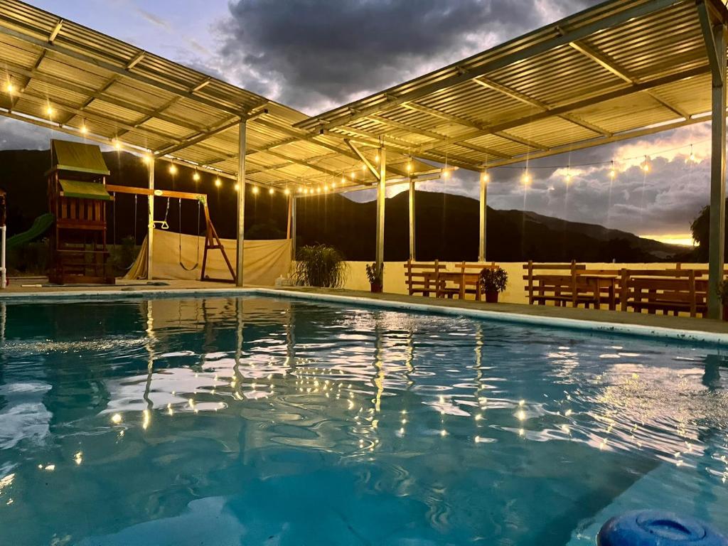 a swimming pool with a pergola and an outdoor swimming poolvisor at Hotel Israel in Guastatoya